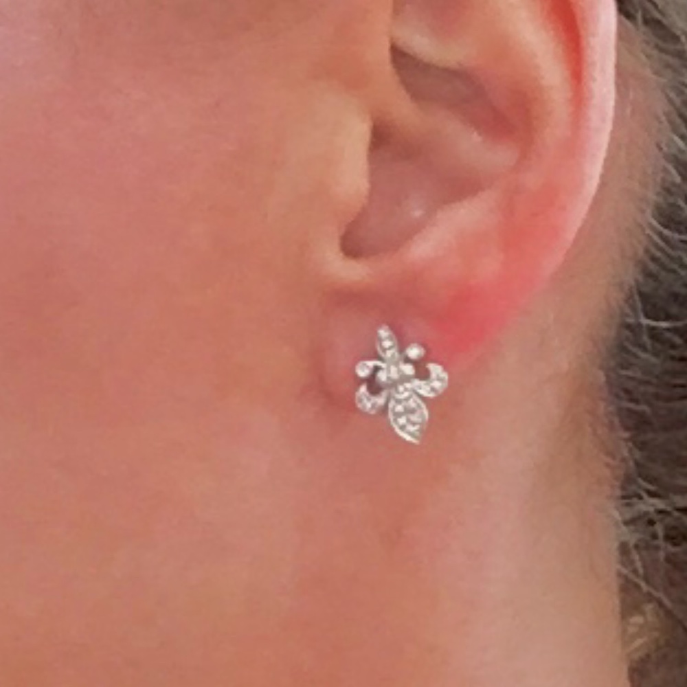 Diamond Earrings fleur de lis design - Picture 4 of 4